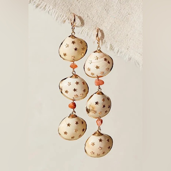 Free People Jewelry - NWT FREE PEOPLE Bahama Baby Earrings - Apricot Three Shells
$48 MSRP